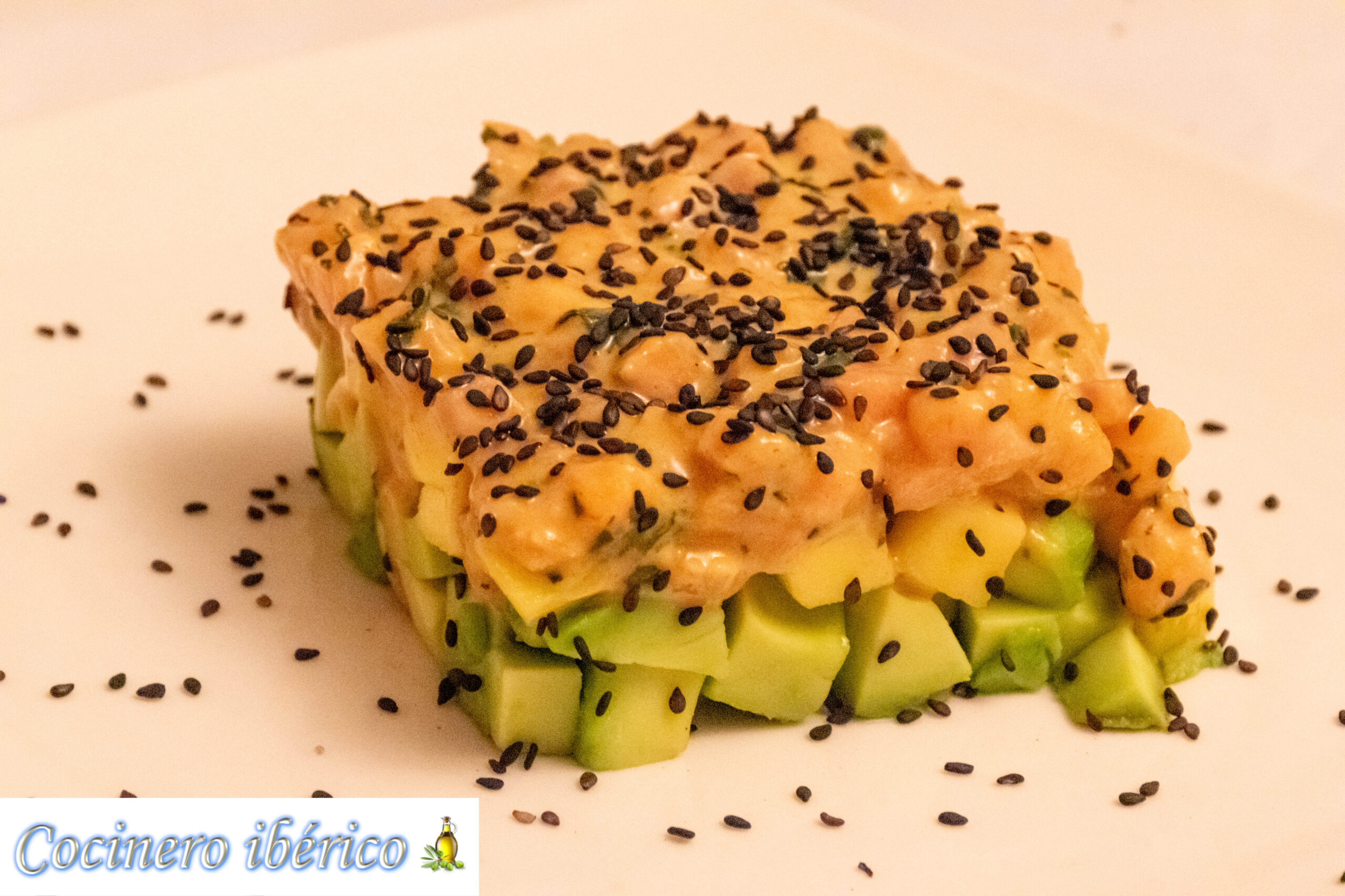 Tartar de salmón, aguacate y mango