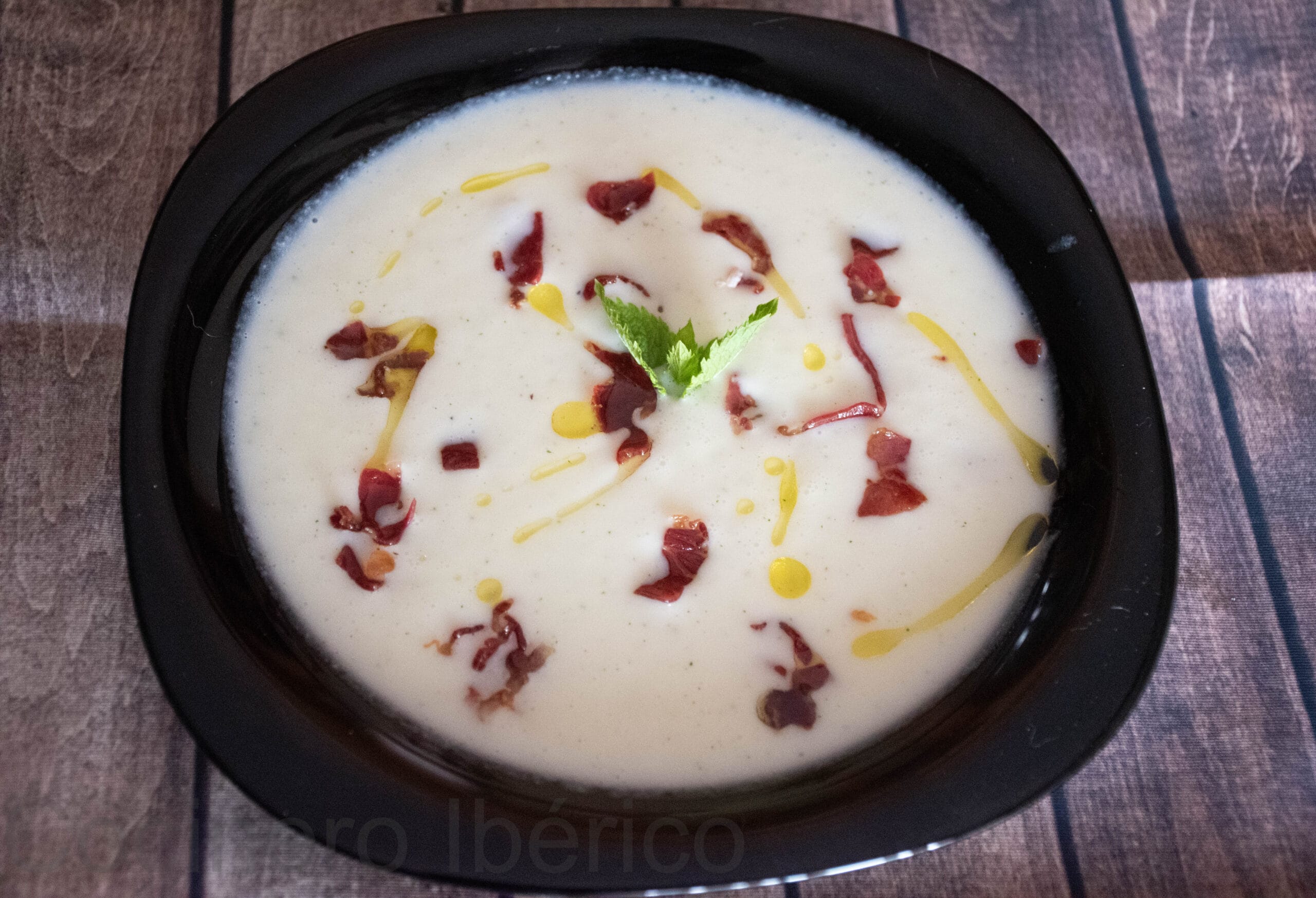 Sopa fría de melón con jamón